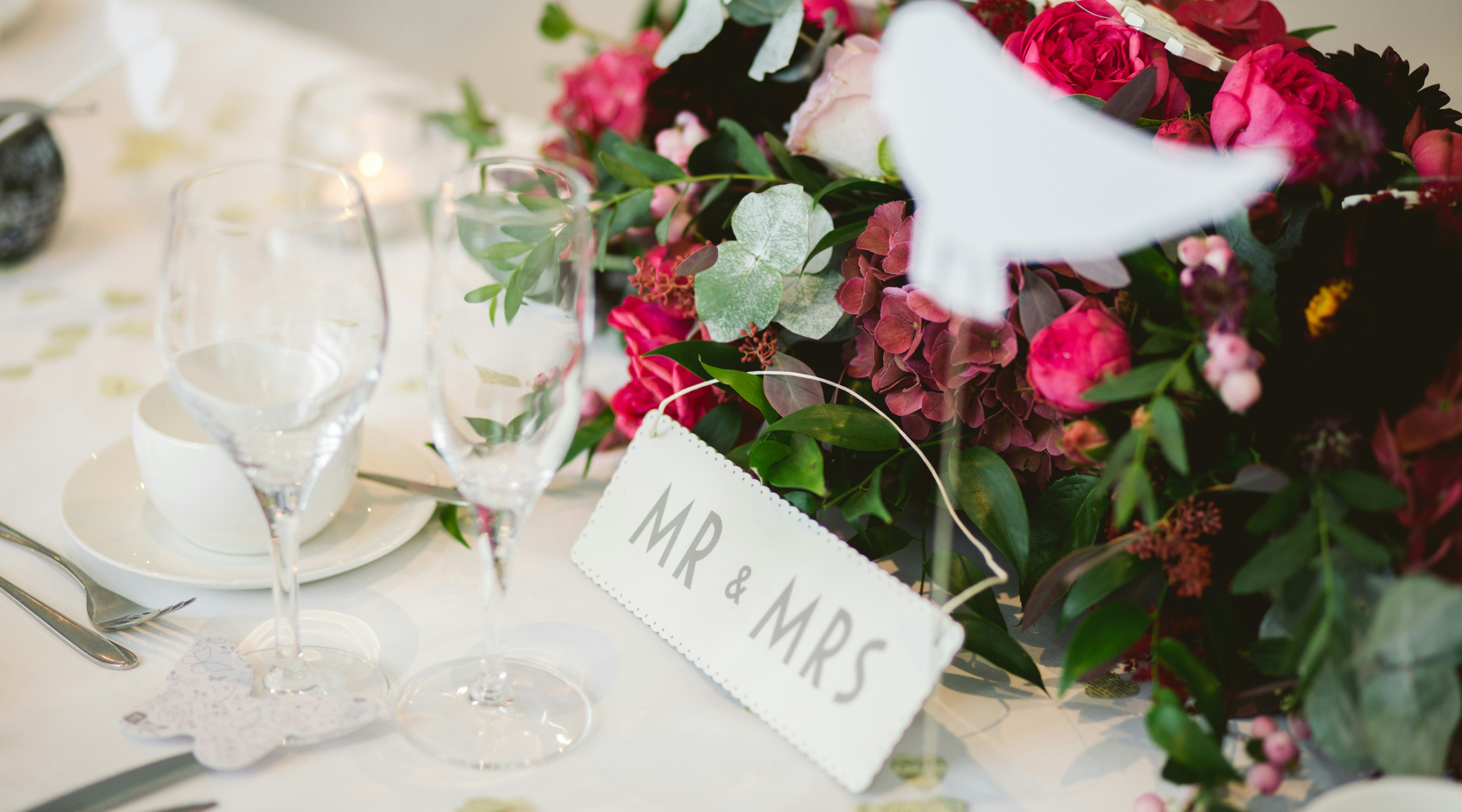 The Role of Custom Signs in Creating a Cohesive Wedding Theme