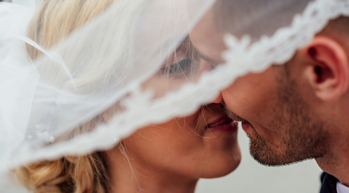 How to Personalize Your Wedding with Custom Signs