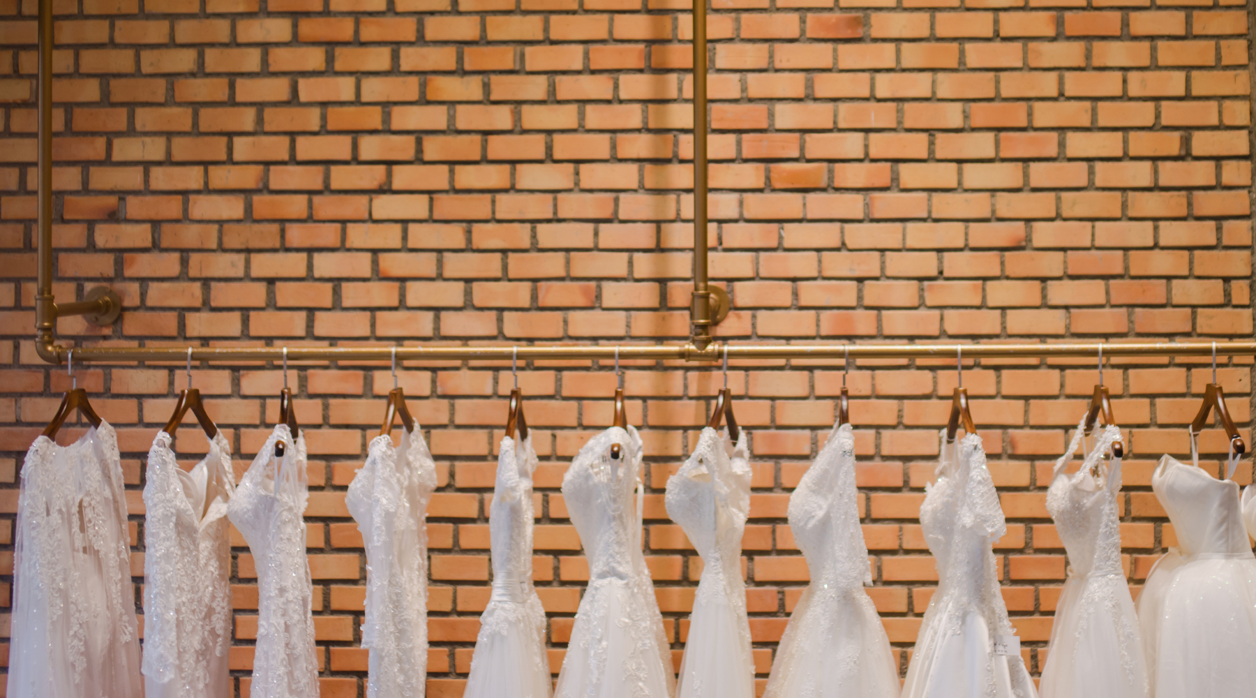 How to Use Custom Signs in an Industrial-Chic Wedding