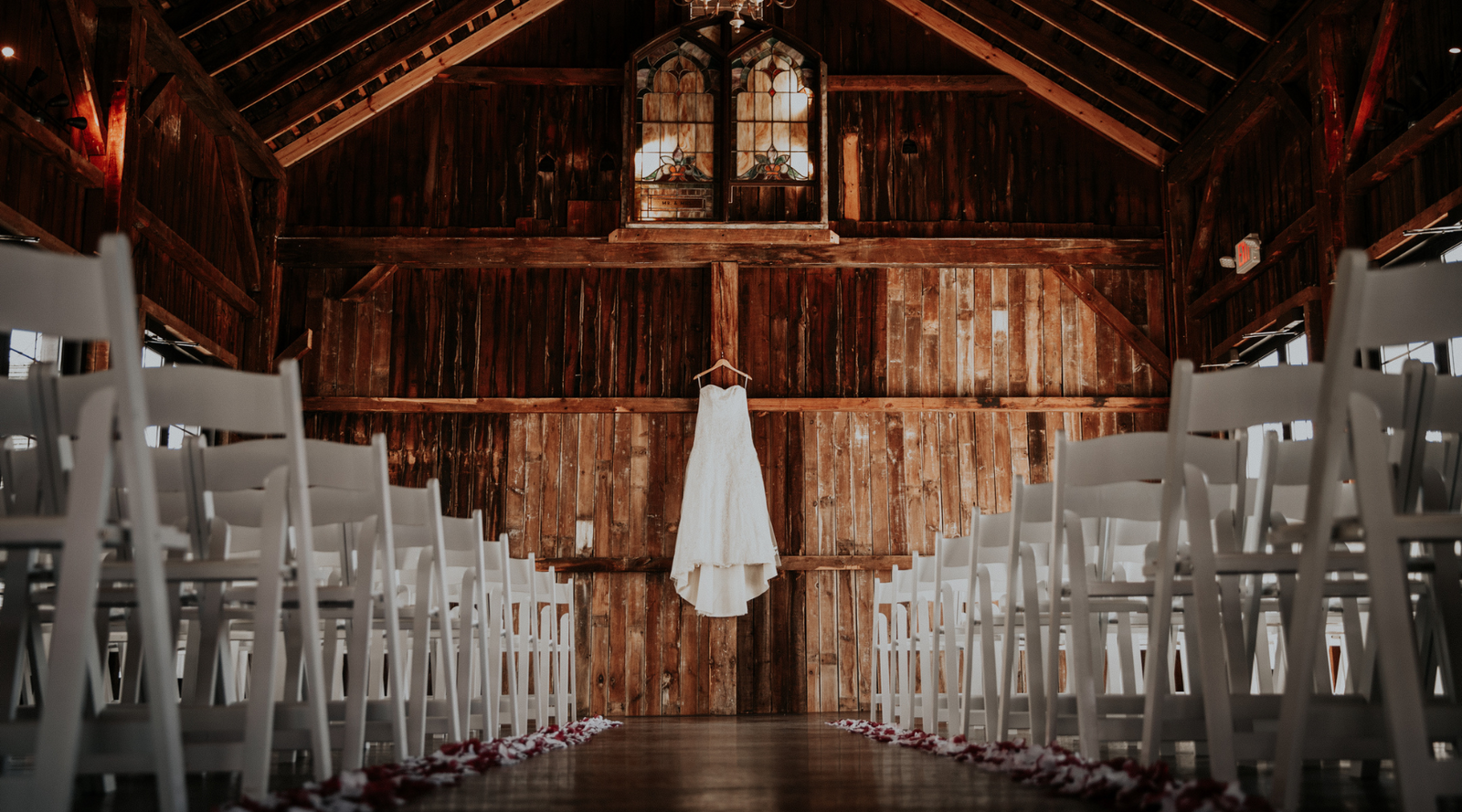How to Choose Between Indoor and Outdoor Wedding Ceremonies