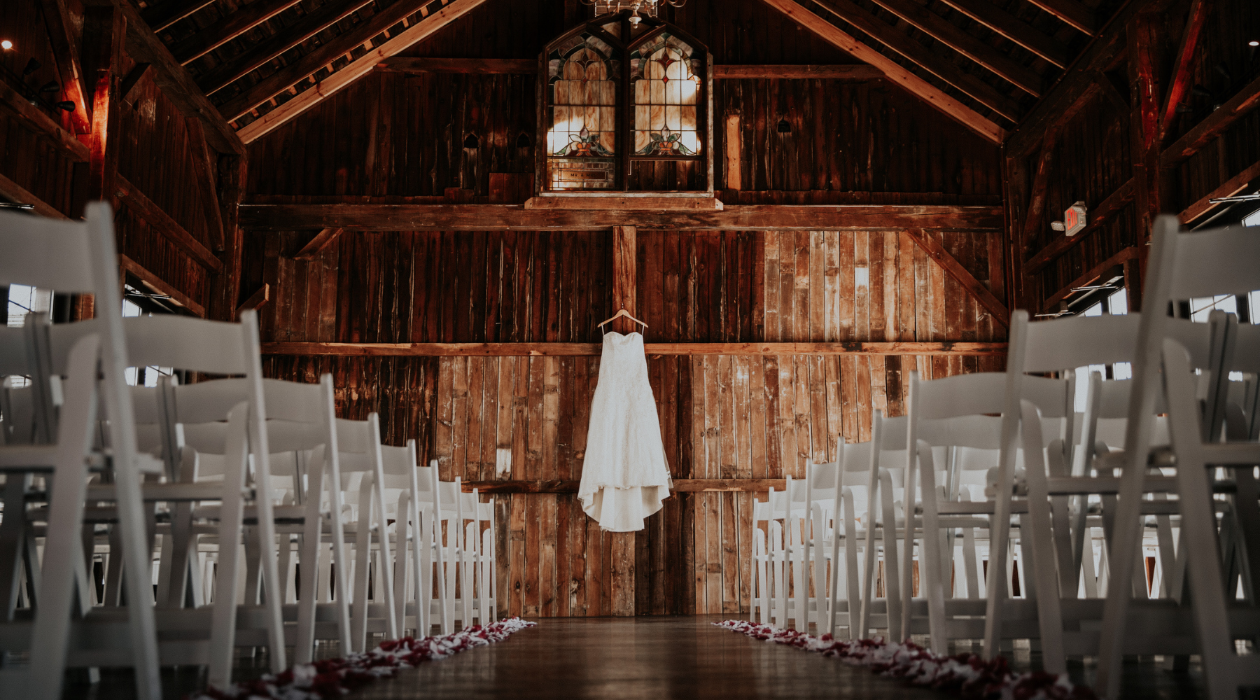 How to Choose Between Indoor and Outdoor Wedding Ceremonies