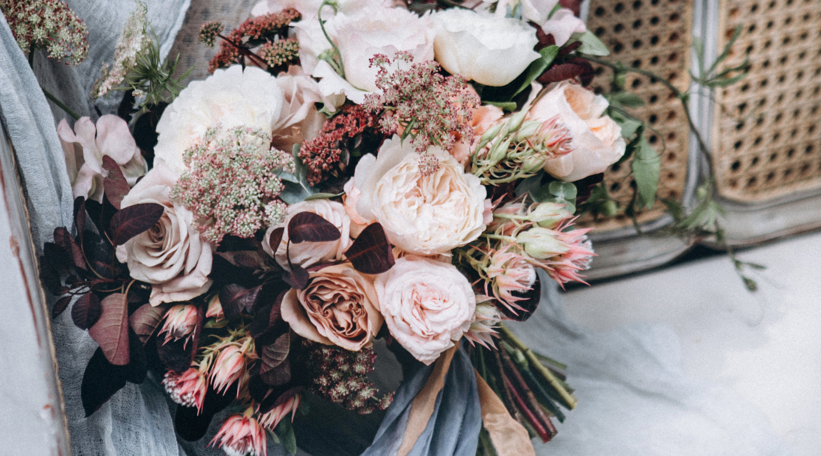 Tips for Incorporating Seasonal Flowers into Your Wedding Decor