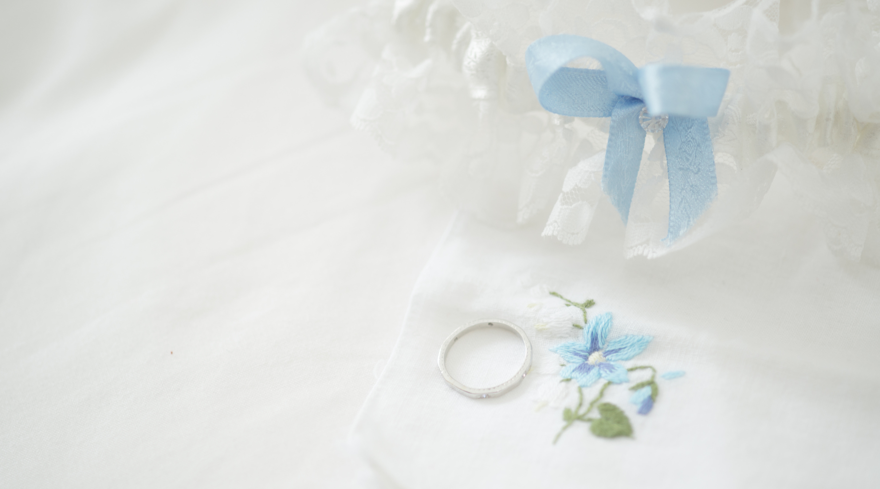 How to Incorporate Family Heirlooms into Your Wedding