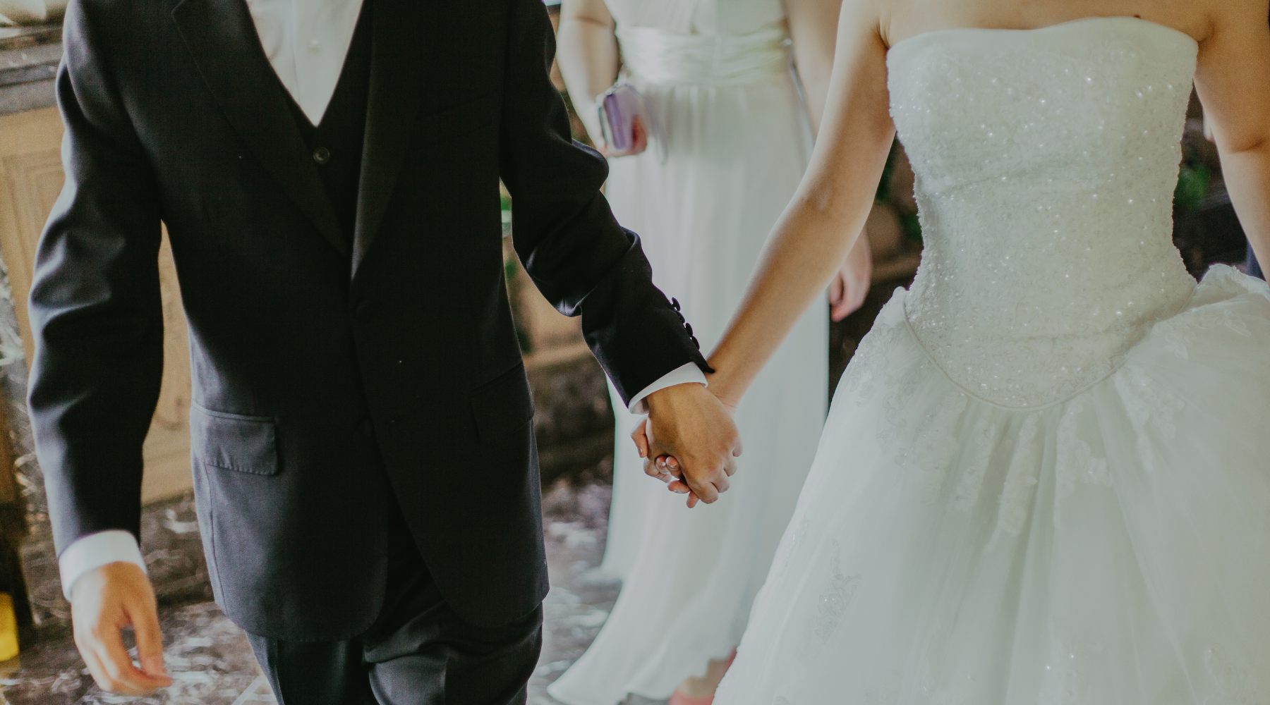 Tips for Planning a Wedding in a Busy Season